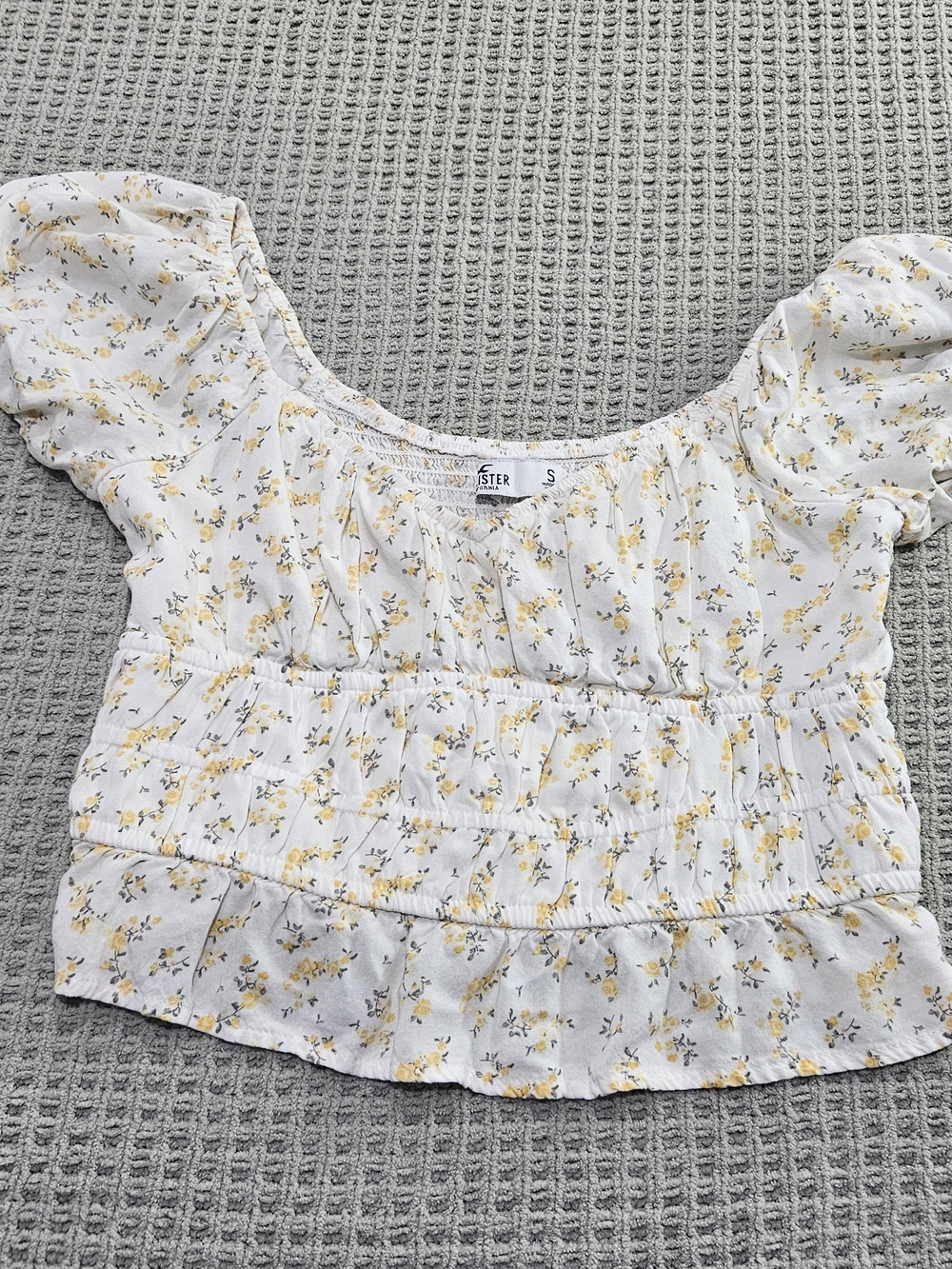 Hollister White Floral Smocked Puff Sleeve Top - Yellow Flower Print